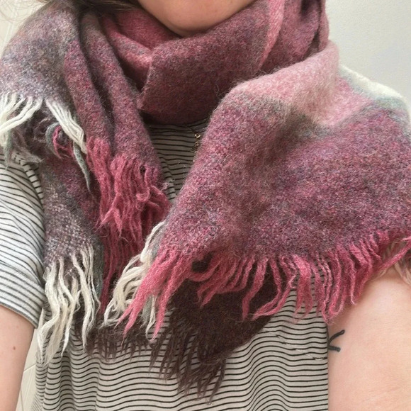 Vintage Avoca Handweavers 100% wool winter scarf in pink and purple plaid tartan - Picture 6 of 6